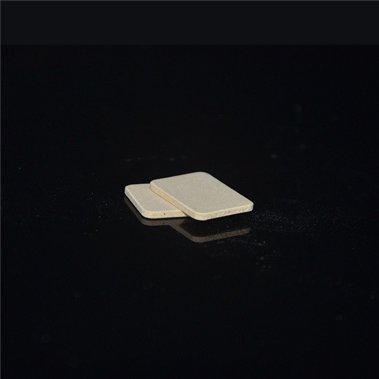堇青石瓷片